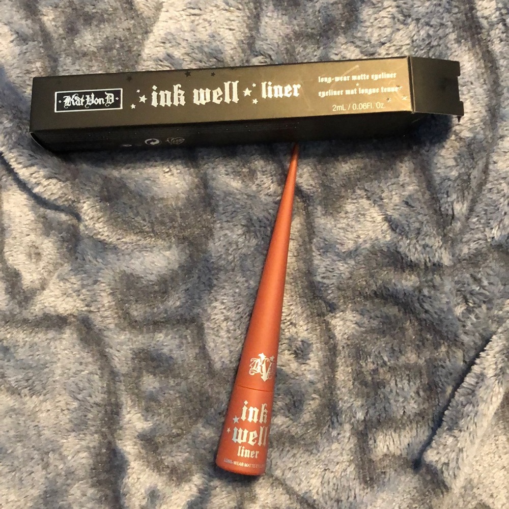 Kat Von D long wear matte eyeliner